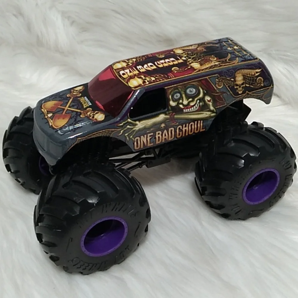 One Bad Ghoul 2018 Mattel Hot Wheels Monster Truck Metal Top Scale 1/24